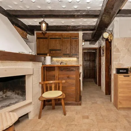 Elizabeta By Guide * Makarska