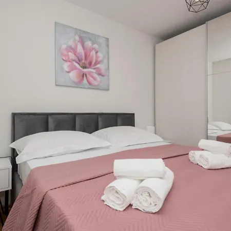 Elizabeta By Guide Villa *