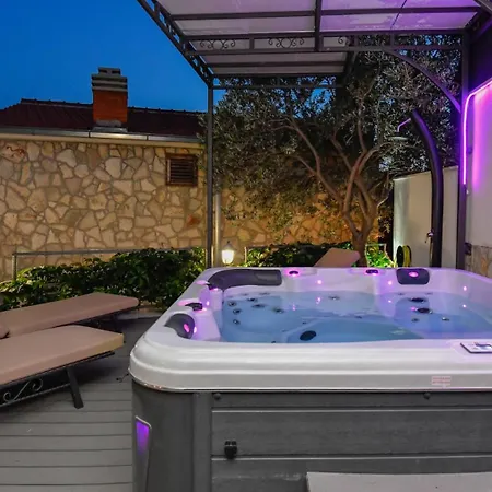 Elizabeta By Guide *