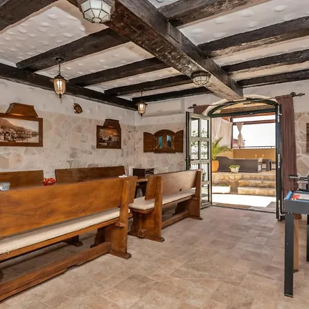 Elizabeta By Guide * Makarska