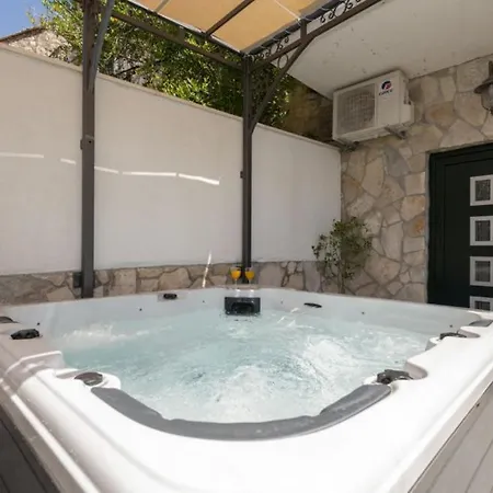 Elizabeta By Guide Vila Makarská