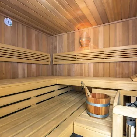 Elizabeta By Guide Vila