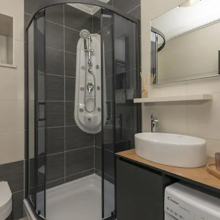 Elizabeta By Guide Vila