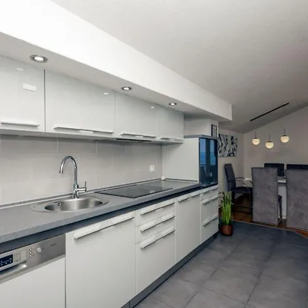 Elizabeta By Guide *