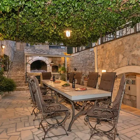 Elizabeta By Guide 别墅