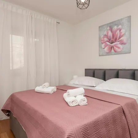 Elizabeta By Guide * 马卡尔斯卡