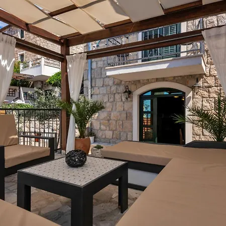 Elizabeta By Guide Vila