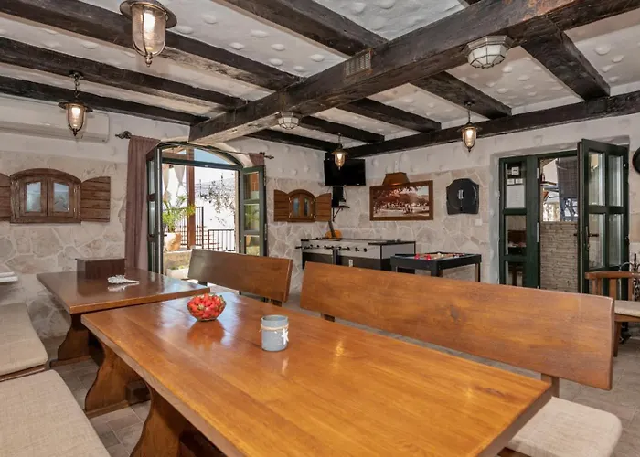 Elizabeta By Guide * Makarska